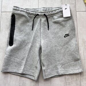 Nike Boys NSW Tech Fleece Standard Fit Shorts, Gray X-Large Plus NEW MSRP $65